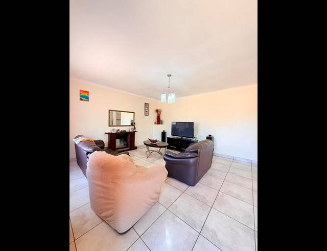 3 BEDROOM HOUSE FOR SALE IN CRESSLAWN